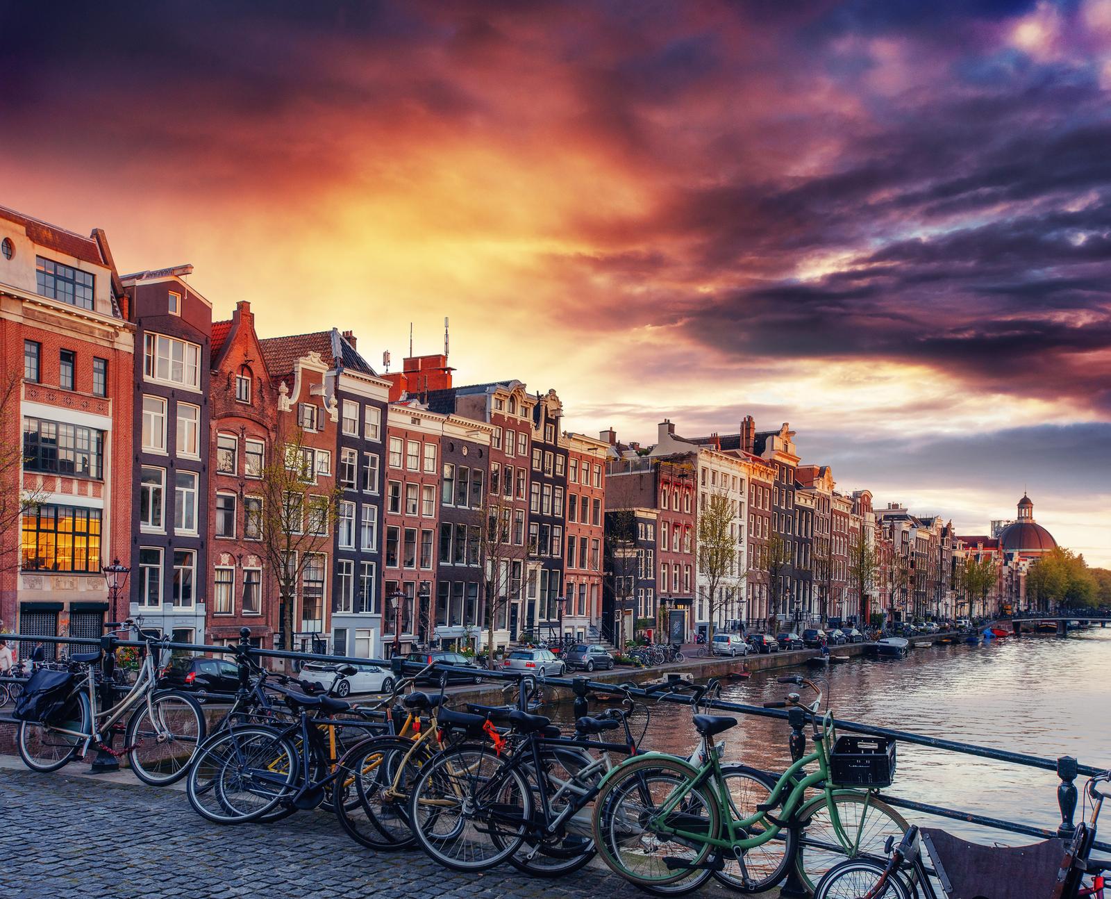 Kanały Amsterdamu - atrakcja Holandii